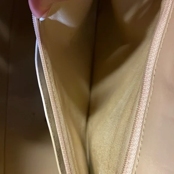 Chanel jumbo single flap bought at Yoogie’s Closet had it cleaned touched up - Picture 6 of 15